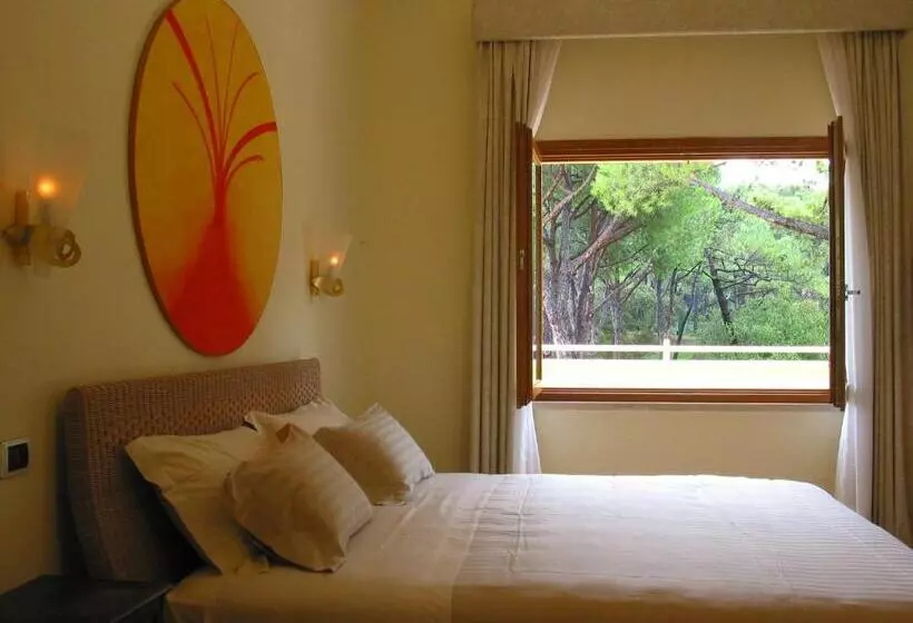 ホテル Tombolo Talasso Resort
