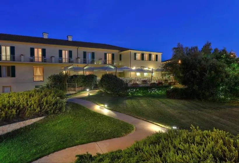 ホテル Tombolo Talasso Resort