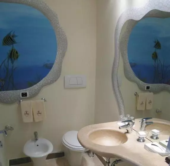 ホテル Tombolo Talasso Resort