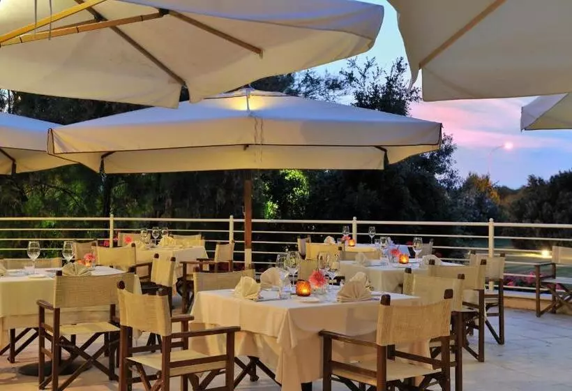 ホテル Tombolo Talasso Resort