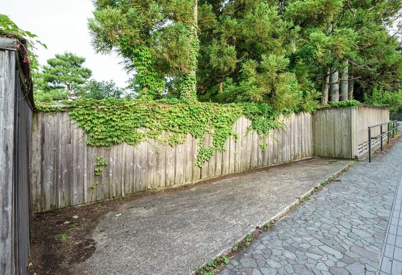 Kenrokuen Garden House