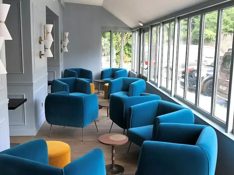 Отель Hob Le Cheval Blanc Marne La Vallée