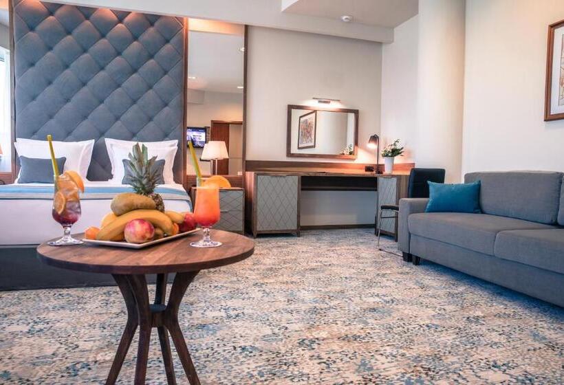 בית מלון כפרי Radon Plaza