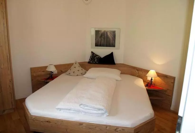 ベッドアンドブレックファースト Cafe Schneider