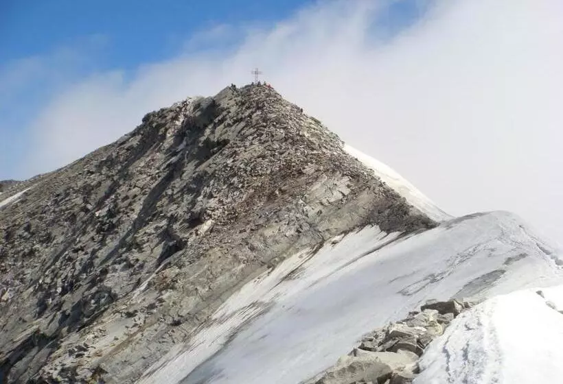 ベッドアンドブレックファースト Cafe Schneider