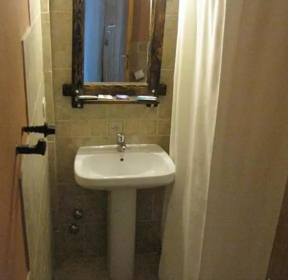 Retkeilymaja Hosteria Del Sauquen