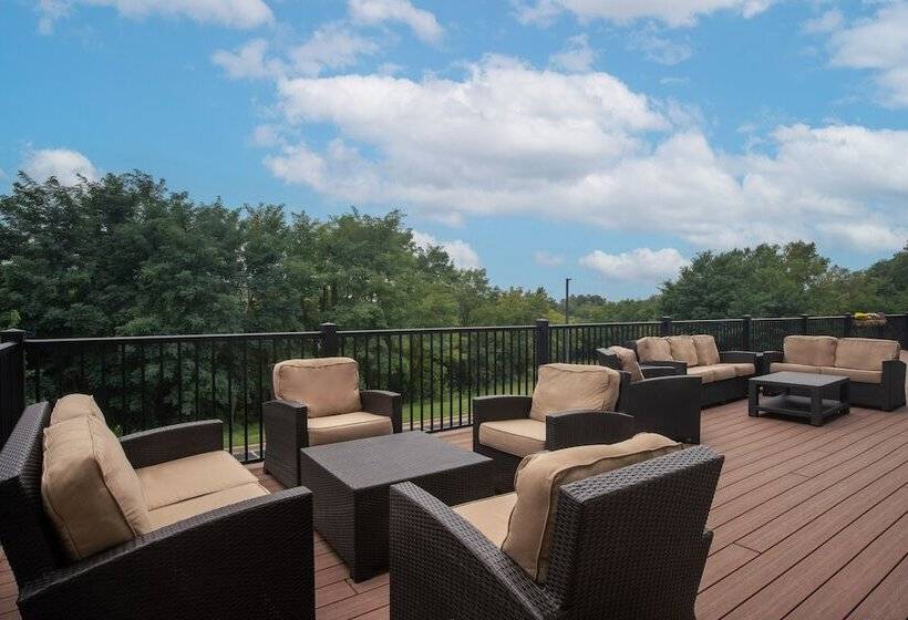 فندق Irish Cottage Inn & Suites