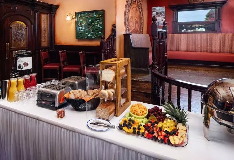 Hotelli Irish Cottage Inn & Suites