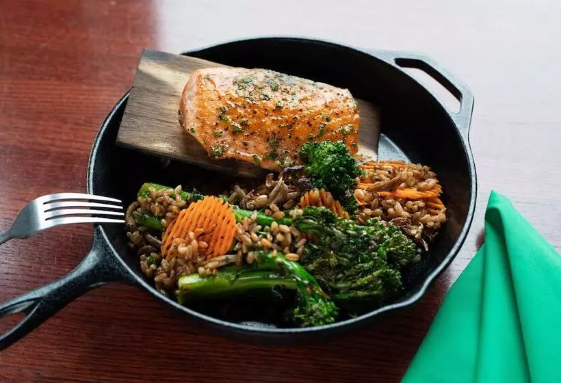 Hotelli Irish Cottage Inn & Suites