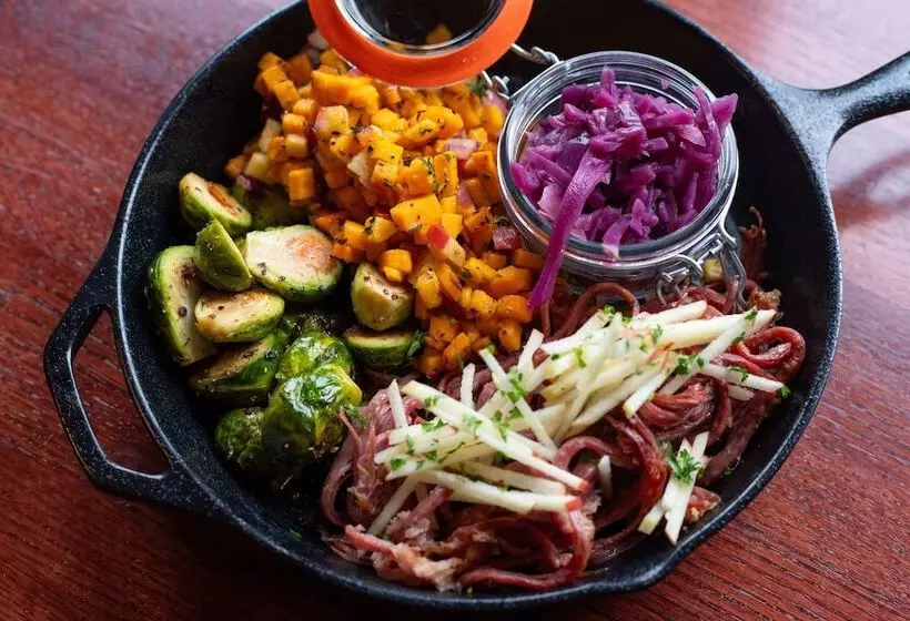 Hotelli Irish Cottage Inn & Suites