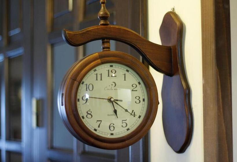 هتل Pensiunea Taverna Bucium