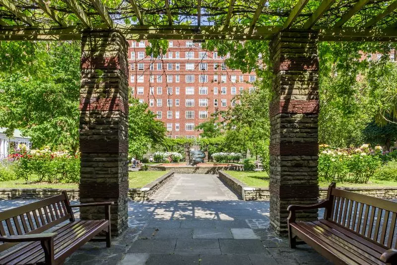 Dolphin House Serviced Apartments