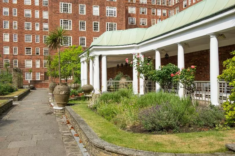 Dolphin House Serviced Apartments