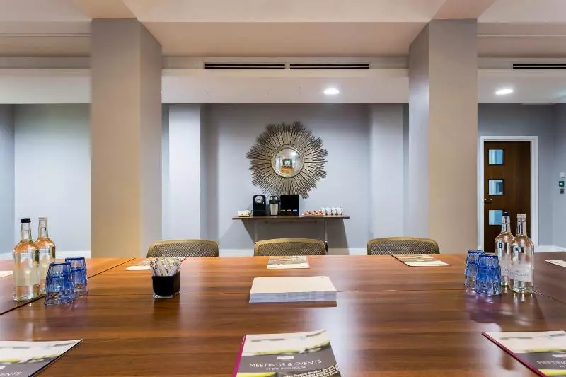 Dolphin House Serviced Apartments