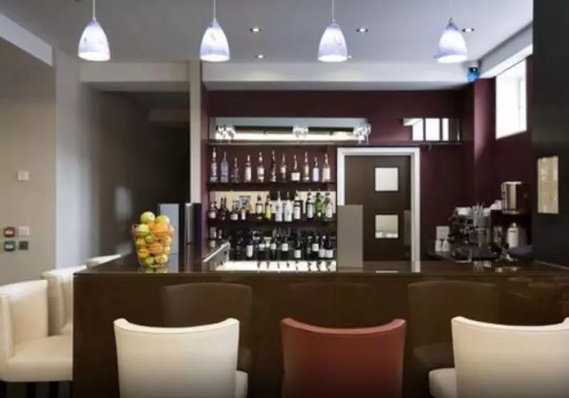 Dolphin House Serviced Apartments