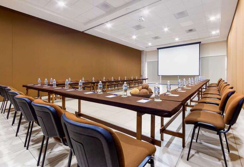 Отель Comfort Inn Córdoba