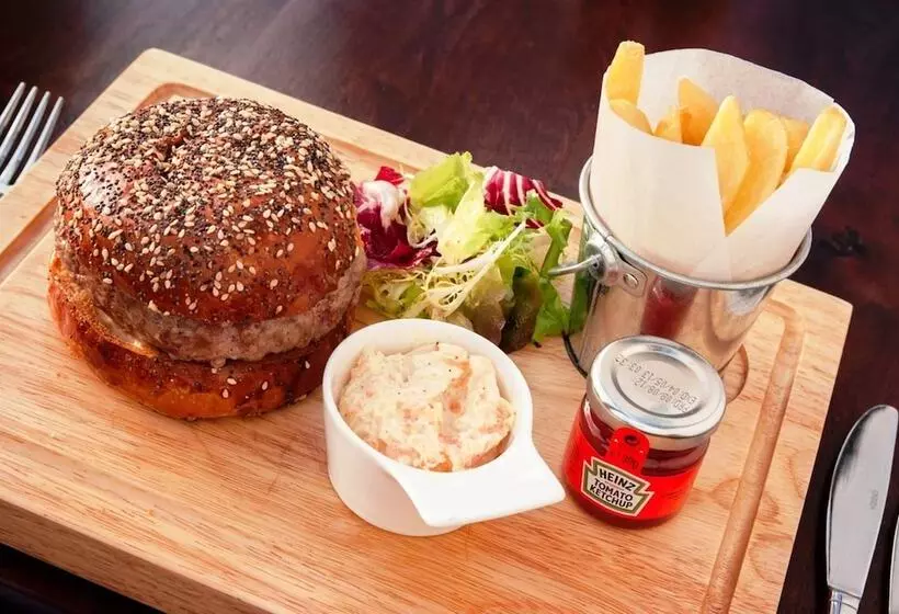 Отель Dalhousie Castle