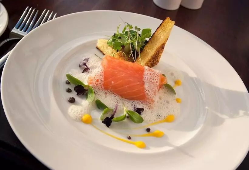 Отель Dalhousie Castle