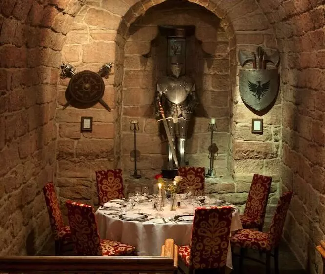 Отель Dalhousie Castle