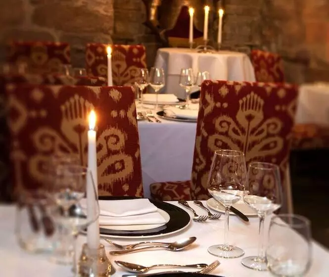 Отель Dalhousie Castle