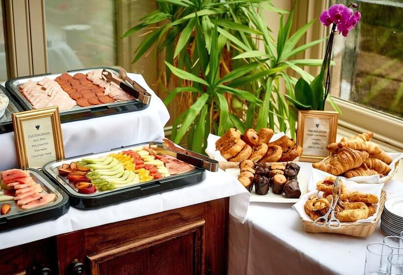 בית מלון כפרי Dalhousie Castle