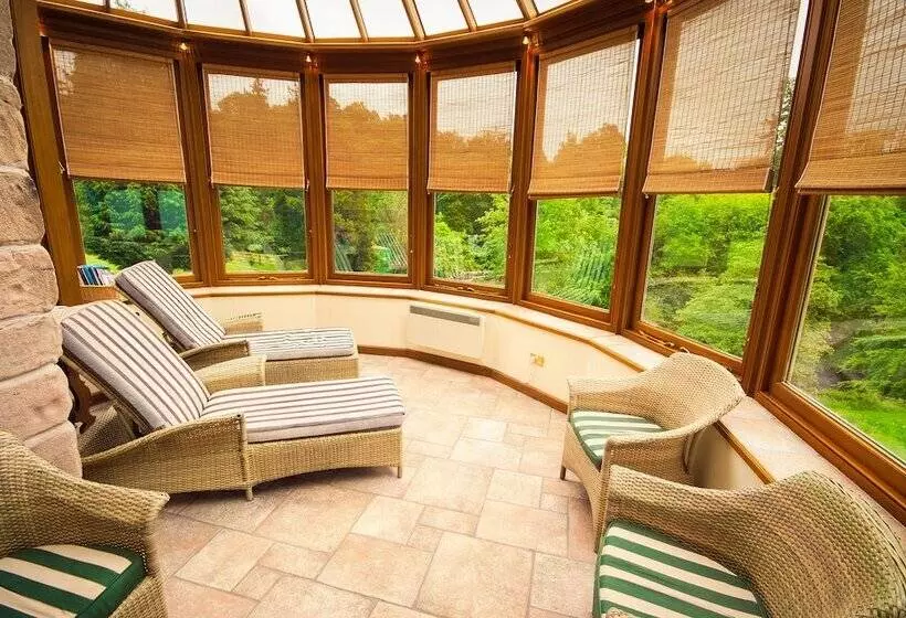 Отель Dalhousie Castle