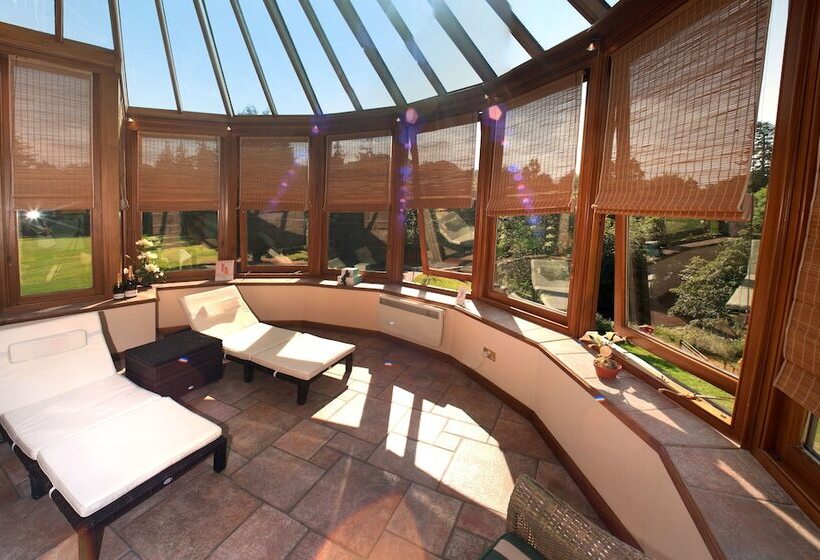 בית מלון כפרי Dalhousie Castle