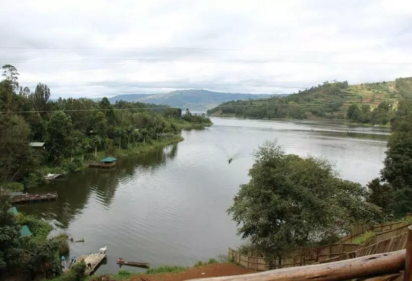 هتل Bunyonyi Overland Resort