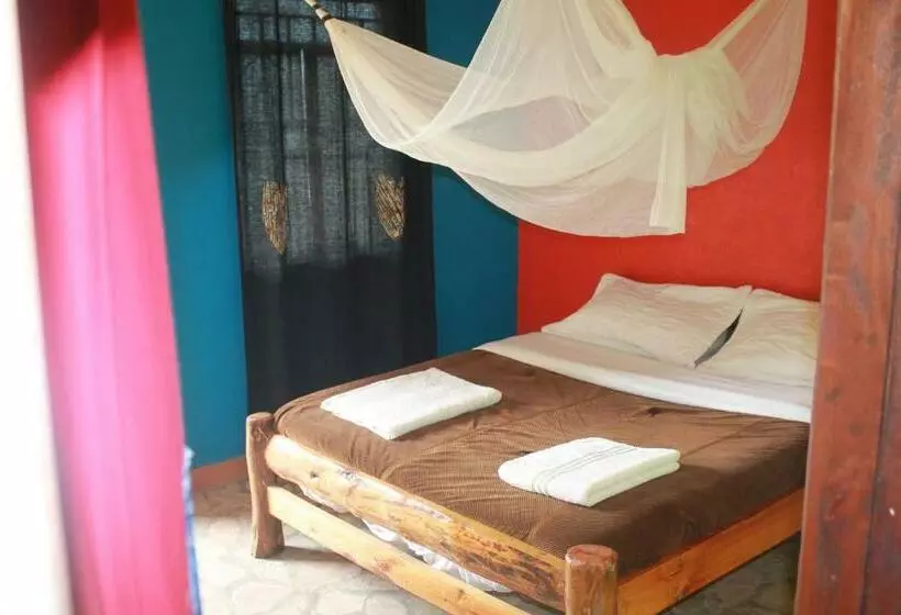 هتل Bunyonyi Overland Resort