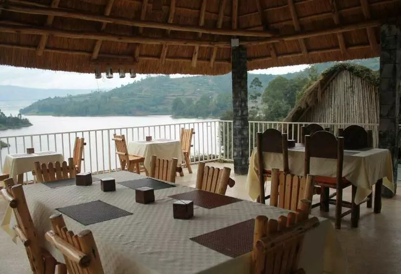 هتل Bunyonyi Overland Resort
