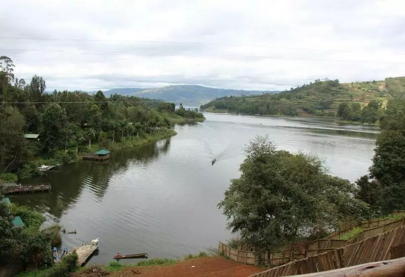 هتل Bunyonyi Overland Resort