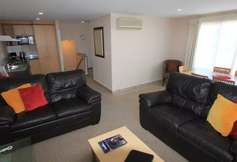 בית מלון כפרי Voyager Apartments Taupo