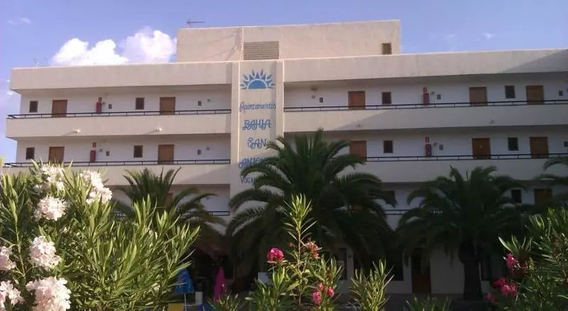 Apartamentos Bahia De San Antonio