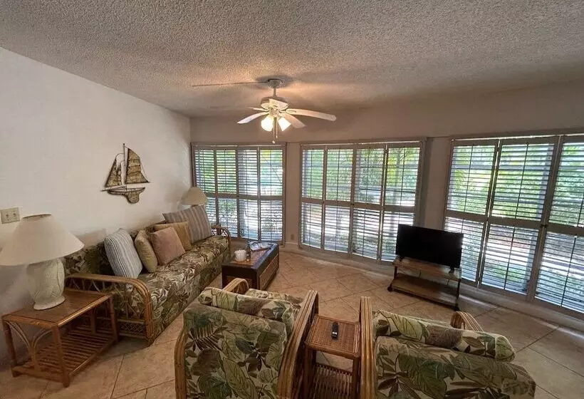 هتل Freeport Resort & Club