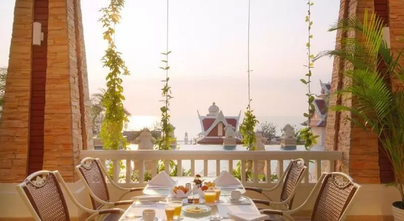 Отель Grand Pacific Sovereign Resort & Spa