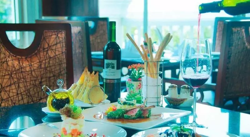 Отель Grand Pacific Sovereign Resort & Spa