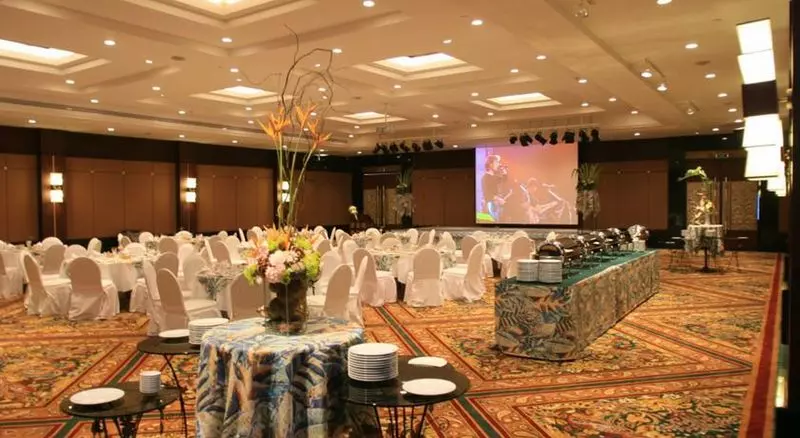 Отель Grand Pacific Sovereign Resort & Spa