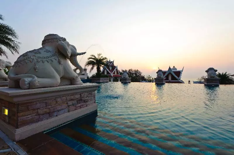 Отель Grand Pacific Sovereign Resort & Spa