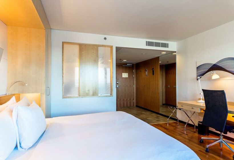 בית מלון כפרי Hilton Helsinki Airport