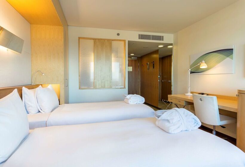 בית מלון כפרי Hilton Helsinki Airport