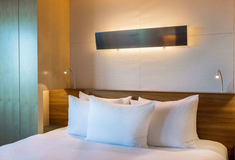 בית מלון כפרי Hilton Helsinki Airport