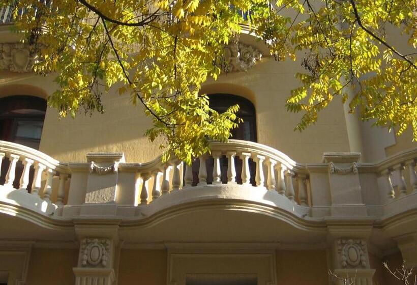 اقامتگاه Residència Erasmus Gracia