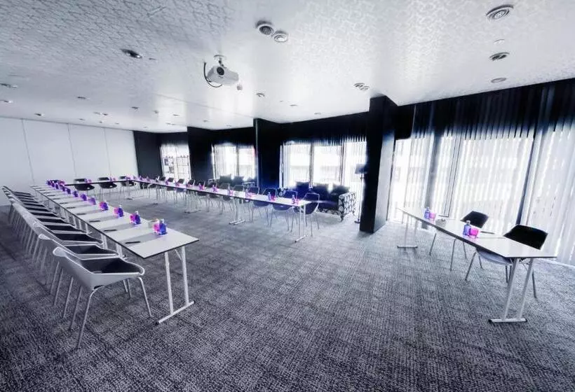 Отель Barcelo Raval