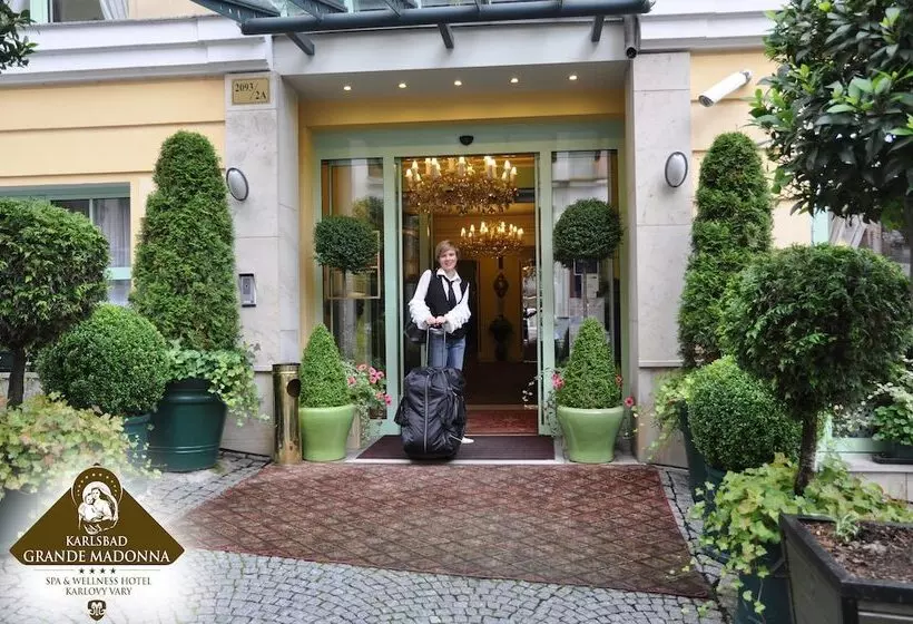 בית מלון כפרי Karlsbad Grande Madonna