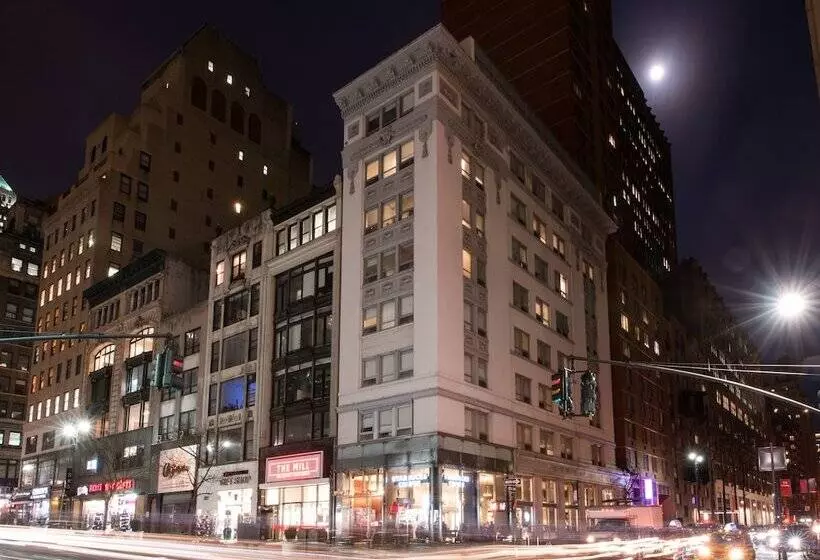 U Hotel Fifth Avenue, Empire State Building