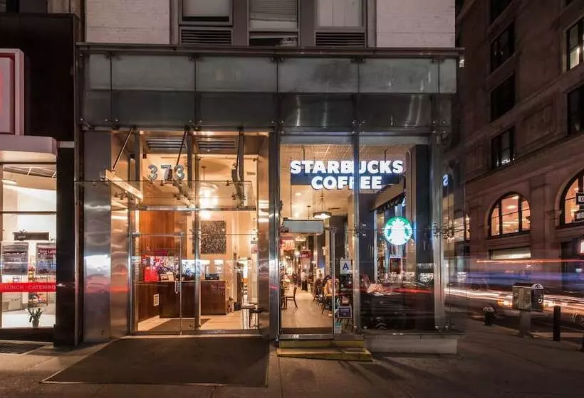 U Hotel Fifth Avenue, Empire State Building