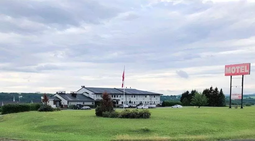 Hotelli Florenceville Inn, Restaurant & Pool