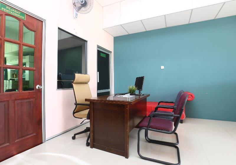 Отель Spot On 90163 Kpfb Roomstay 2