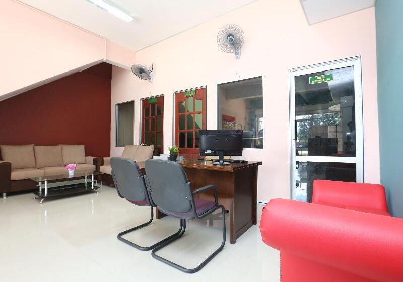 Отель Spot On 90163 Kpfb Roomstay 2