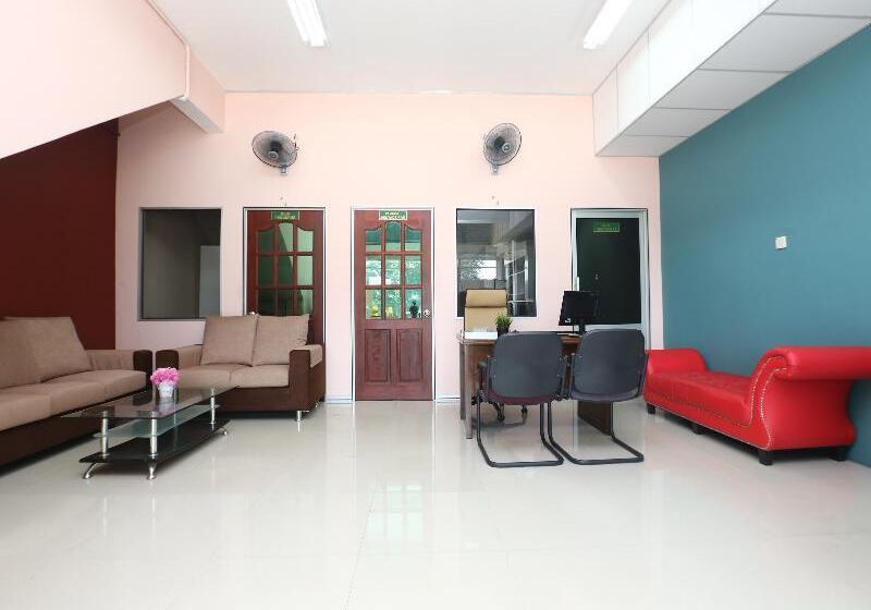 Отель Spot On 90163 Kpfb Roomstay 2